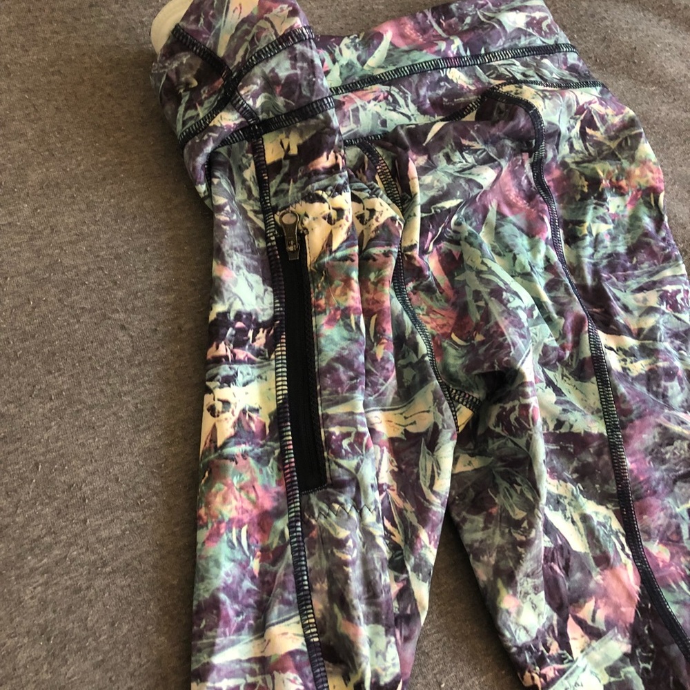 Lululemon Size 6 yoga pants
